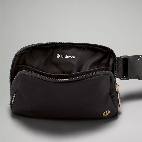NWT Black / GOLD Lululemon Everywhere Belt bag 1L original size GOLD metal logo - Picture 9 of 15